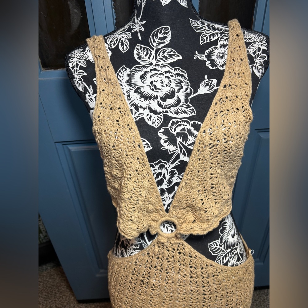 Un.Affected Australia Fitted Camel Crochet Knit Midi Dress- NOT BROWN see photos - Picture 3 of 15